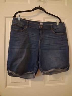Soho Women's Medium Blue Rolled-Cuff Denim Shorts